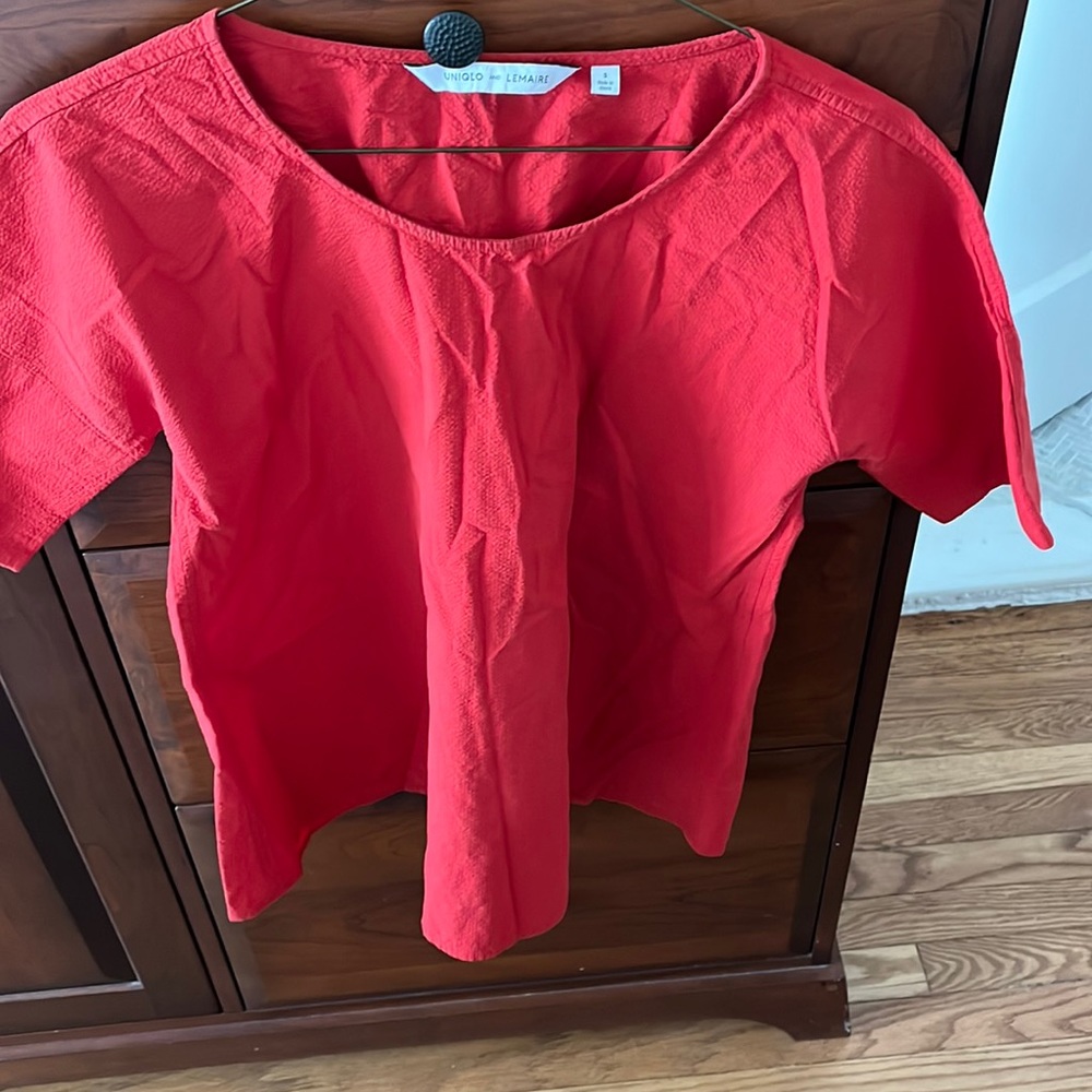 Uniqlo and Lemaire red pebbled cotton, size Small, short sleeved